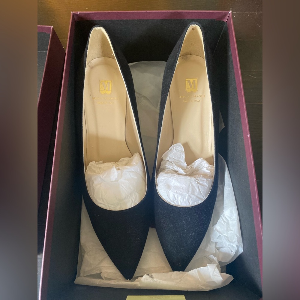 Bruno Magli black suede Luisa pointy toed block heels 38.5 NWB